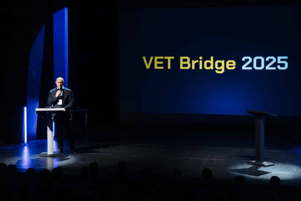 vet bridge day1 full res 21 of 111 | Úvod